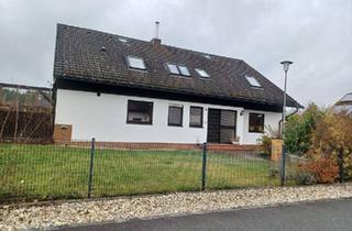 Einfamilienhaus kaufen in 92729 Weiherhammer, Weiherhammer - vermietetes Haus mit 2 Wohnungen