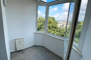 Wohnung kaufen in 09130 Chemnitz, Chemnitz - 4 Zimmer 94 qm Dachgeschoss Maisonette in ruhiger Lage