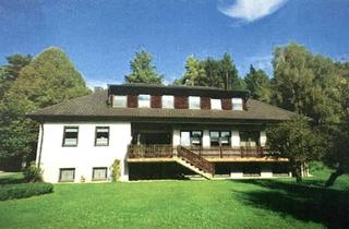 Einfamilienhaus kaufen in 92331 Parsberg, Parsberg - Großes Wohnhaus, 3Garagen und Nebengebäuden auf 40000m2 Grund