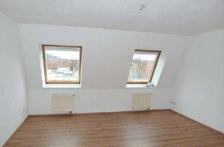 Wohnung kaufen in 01705 Freital, Frei ab September 2025: Großzügige 2-Zimmer-Dachwohnung mit Laminatboden und Bad mit Wanne + Dusche