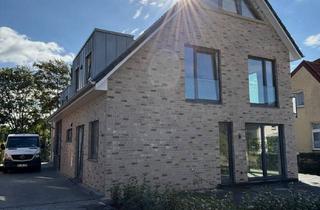 Wohnung mieten in Friedenstrasse, 23684 Scharbeutz, Exklusiv schöner Neubau. Erstbezug, sonnige 4 Zimmer, Balkon, Carport, Einbauküche u.v.m…