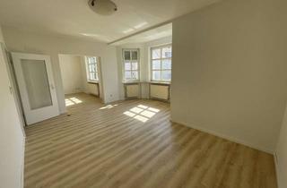 Wohnung mieten in Neffstr. 11, 66123 Saarbrücken, Erstbezug nach Sanierung mit Balkon und EBK: Exklusive 3-Raum-Wohnung mit geh. Innenausstattung