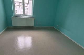 Wohnung mieten in 68169 Neckarstadt, Schöne kleine 3 ZKB Wohnung im 3. OG zu vermieten!
