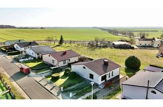 Haus kaufen in 19372 Spornitz, Renovierungsbedürftig, aber solide: Bungalow mit Terrasse & geräumigem Keller in Spornitz
