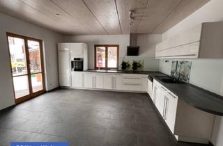 Mehrfamilienhaus kaufen in 83737 Irschenberg, Stopp! Hier erwartet Sie ein ansprechendes Mehrfamilienhaus mit Büroeinheiten am Irschenberg.