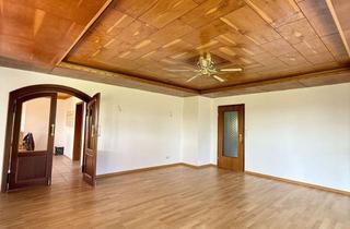 Haus kaufen in 86666 Burgheim, Freistehendes Zweifamilienhaus mit Photovoltaik, zwei Garagen und großem Grundstück in Burgheim!