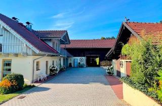 Bauernhaus kaufen in 94353 Haibach, Haibach - Großzügiges Landhaus-Anwesen mit Scheune und Dreifach-Garage