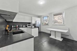 Wohnung kaufen in 71116 Gärtringen, Renovierte 4,5 Zimmer Wohnung mit separatem Hauseingang und Stellplatz in Gärtringen