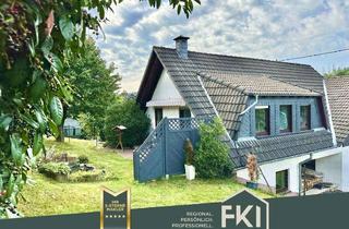 Wohnung kaufen in 57258 Freudenberg, **Geräumige DG-Eigentumswohnung mit zwei Garagen in guter Lage von Oberfischbach / Freudenberg**