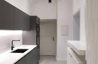 Wohnung kaufen in 86381 Krumbach, Wohnen im Schloss, stilvolle 1 Zimmerwohnung in Denkmalgeschütztem Anwesen