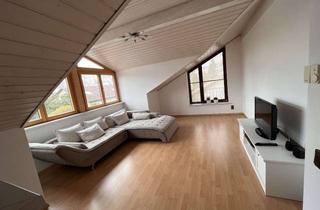 Wohnung mieten in 88250 Weingarten, Charmante 2,5-Zimmer-Dachgeschosswohnung mit Loggia in 88250 Weingarten – voll möbliert
