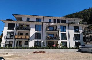 Wohnung mieten in Wilhelmstraße 92, 75323 Bad Wildbad, Freundliche und neuwertige 4-Zimmer-Erdgeschosswohnung mit geh. Innenausstattung mit Balkon