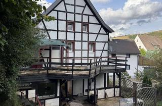 Haus kaufen in 53937 Schleiden, Idyllisches Fachwerk-Reihenendhaus im Grünen, Weitblick, Balkon, 2 Einheiten,