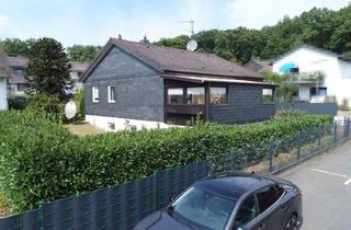 Haus kaufen in 53721 Siegburg, MANNELLA *Am grünen Rand von Siegburg* Bungalow mit Wintergarten, Keller & Garage in Wolsdorf