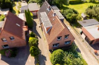 Haus kaufen in 23617 Stockelsdorf, Sanierungsobjekt oder Baugrundstück? Doppelhaus mit zwei Garagen