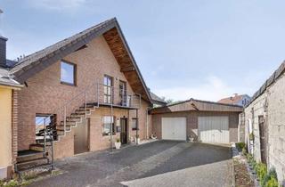 Anlageobjekt in 50769 Fühlingen, Vermietetes Zweifamilienhaus in Fühlingen!