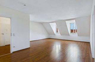 Wohnung kaufen in 01665 Klipphausen, Charmante 3-Raum-Dachgeschosswohnung im Schloss Weistropp