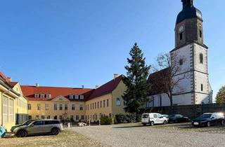 Wohnung kaufen in 01665 Klipphausen, Charmante 3-Raum-Dachgeschosswohnung im Schloss Weistropp