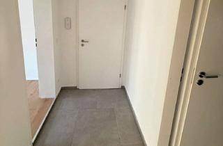Wohnung mieten in Hopfenberg 14, 31157 Sarstedt, Stilvoll sanierte 3.5-Zimmer Souterrain-Wohnung, ab sofort ü