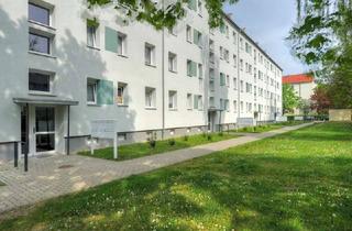 Wohnung mieten in Budapester Straße, 06130 Südstadt, Komfortable 3-Raumwohnung mit Balkon!