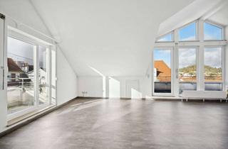 Wohnung mieten in Schillerstraße, 72793 Pfullingen, Lichtdurchflutet DG-Wohnung mit 3,5 Zimmern, hohen Wänden, zwei Balkonen und EBK