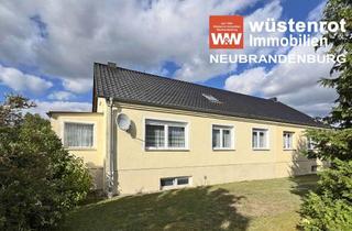 Doppelhaushälfte kaufen in 17098 Eichhorst, VIEL PLATZ FÜR DIE FAMILIE UND NUR NOCH RENOVIEREN: DOPPELHAUSHÄLFTE MIT UNTERKELLERUNG + GARAGE