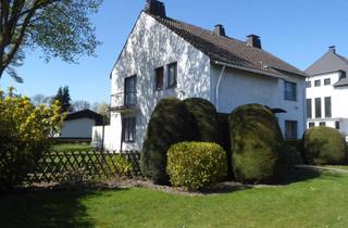Einfamilienhaus kaufen in Mecklenburger Straße 41, 47169 Marxloh, Großzügiges Einfamilienhaus mit 8 Zimmern und Ausbaureserve auf großem Grundstück + 2 Garagen