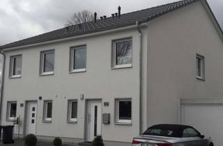 Haus mieten in Zur Grafenburg 53a, 42549 Velbert, Ansprechende und gepflegte 4-Zimmer-Doppelhaushälfte mit EBK in Velbert
