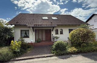 Haus kaufen in 63607 Wächtersbach, Wächtersbach - **Gepflegtes Einfamilienwohnhaus in massiver Bauweise mit ELW in Ortsrandlage**