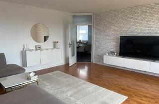 Wohnung kaufen in 33803 Steinhagen, Steinhagen - Helle renovierte Eigentumswohnung mit Balkon, Tiefgarage & Keller