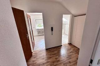 Wohnung mieten in Hunsrückstrasse, 64546 Mörfelden-Walldorf, Wertiges Dachstudio mit offenem Wohn-Schlafbereich, nächste Nähe zum Flughafenbus