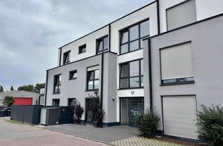 Penthouse mieten in Fritz-Peters-Straße 58, 47447 Moers, MO-Kapellen: 2-Zi.-Penthouse-Wohnung mit großer Terrasse, Aufzug, Erdwärmepumpe & Fußbodenheizung!