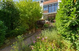 Reihenhaus kaufen in 60488 Praunheim, Gepflegtes Reihenhaus mit Wintergarten, Einbauküche und Gartenidylle – zentral und ruhig
