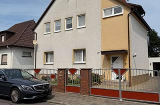 Haus kaufen in 68623 Lampertheim, Platz für Familie, Mieter oder beides - Zweifamilienhaus mit großem Grundstück