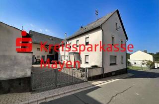 Bauernhaus kaufen in 56729 Weiler, Ehemaliger Bauernhof in zentraler Dorflage. Aktuell vermietet.