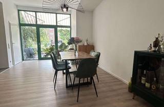 Wohnung mieten in Langgasse 15a, 53859 Niederkassel, Attraktive, zentrale Wohnung mit Terrasse und kleinem Garten in begehrter Lage nahe dem Adenauerplat