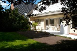 Wohnung mieten in 22846 Norderstedt, Exklusive 2-Raum-DG-Wohnung mit gehobener Innenausstattung mit Balkon und EBK in Norderstedt