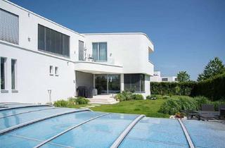 Villa kaufen in 60438 Frankfurt, Traumhafte, exklusive Familienvilla mit Pool in bester Riedberg-Lage (Westflügel)