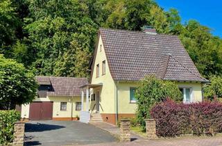 Haus kaufen in 37276 Meinhard, Charmantes Wohnhaus mit Nebengebäude, Garage und Garten