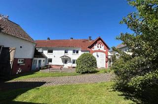 Einfamilienhaus kaufen in 35794 Mengerskirchen, Mengerskirchen / Waldernbach - Einfamilienhaus mit Scheune, Doppelgarage und großem Garten