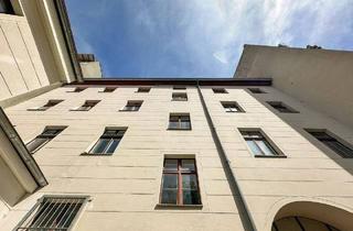 Wohnung kaufen in 10997 Berlin, Berlin - Kreuzberger Klassiker: Altbauwohnung mit Einbauküche in zentraler Lage