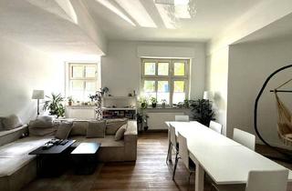 Wohnung kaufen in 47803 Krefeld, Krefeld - Stilvolle 3-Zimmer-Erdgeschosswohnung mit kleinem Garten - Wohnen mit historischem Charme