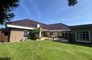 Haus kaufen in 26524 Hage, Winkelbungalow mit Schwimmbad, Photovoltaikanlage, EBK und 2 Garagen!