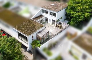 Wohnung kaufen in 51467 Bergisch Gladbach, Individuelles Atriumhaus mit Garage in gepflegter Wohnanlage mit Schwimmbad.