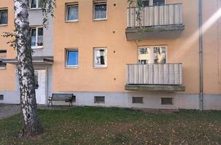 Wohnung kaufen in 06679 Hohenmölsen, Hohenmölsen - Schöne 2 Raumwohnung mit Balkon im Erdgeschoss