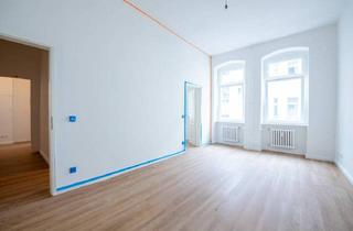 Wohnung kaufen in Bismarckstraße 61 A, 13585 Berlin, Berlin - Jetzt einziehen: Sonnige 2-Zimmer-Gründerzeit-Wohnung - Saniert und Bezugsfrei!