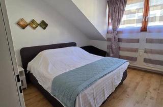Wohnung kaufen in 28201 Bremen, Bremen - Helle 2-Zimmer-DG-Wohnung mit Einbauküche in Bremen Neustadt