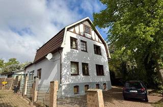 Haus kaufen in 23843 Bad Oldesloe, Bad Oldesloe - Charmantes Wohnhaus mit Einliegerwohnung und 2 mgl. Baugrundstücken