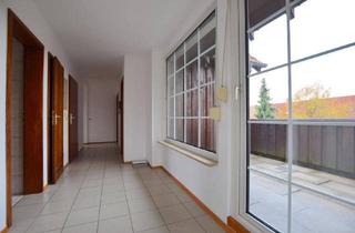 Wohnung kaufen in Reustadt 1, 73110 Hattenhofen, Hattenhofen - Sonnige 3,5-Zimmer-Wohnung mit Balkon, Bühne und Garagenstellplatz