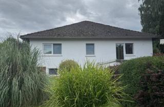 Haus kaufen in 35619 Braunfels, Braunfels - Großzügige Wohnung im Zweifamilienhaus